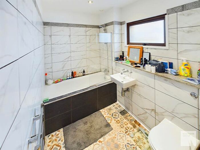 2 Bedroom Apartment To Rent In Advent House, M4