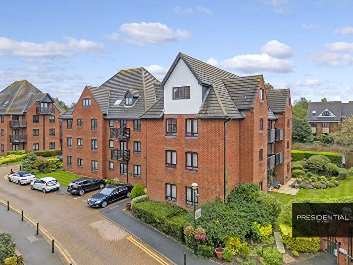 3 Bedroom Flat For Sale In Boleyn Court Epping New Road, Buckhurst Hill, IG9
