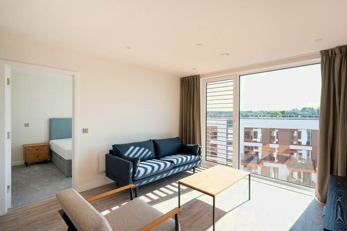 1 Bedroom Flat To Rent In Gillingham Gate Road, Chatham, ME4