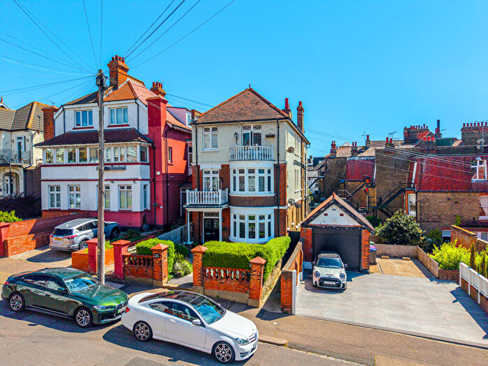 3 Bedroom Apartment For Sale In Pembury Road, Westcliff-on-sea, SS0