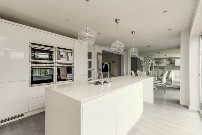 4 Bedroom Detached House To Rent In Markham Road, EN7