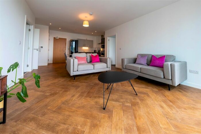 2 Bedroom Flat To Rent In Broadside, Oldham Road, M4