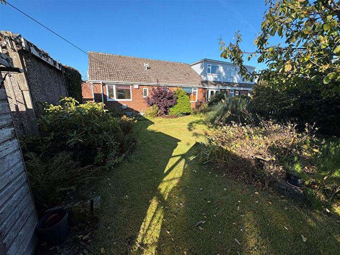 2 Bedroom Semi-Detached Bungalow For Sale In New Park Road, Queensbury, Bradford, BD13