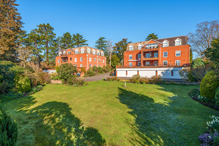 2 Bedroom Flat For Sale In Hook Heath Road, Hook Heath, GU22