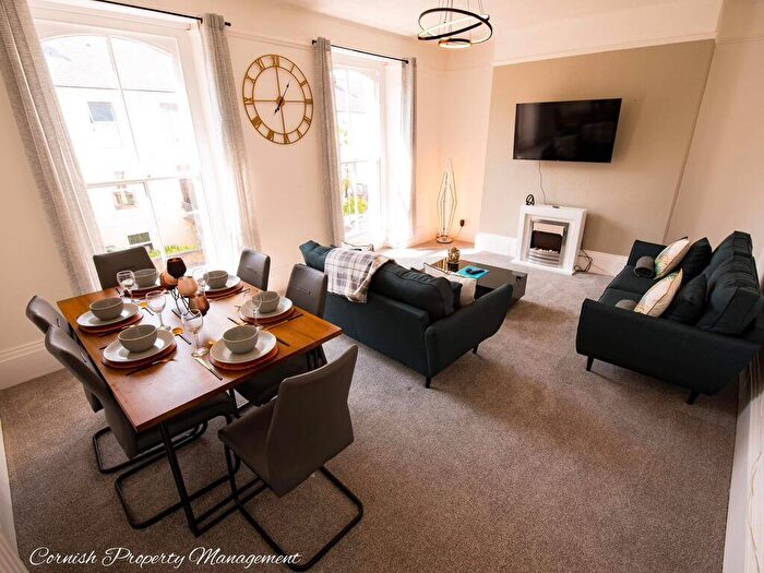 3 Bedroom Apartment To Rent In North Road West, Flat, PL1