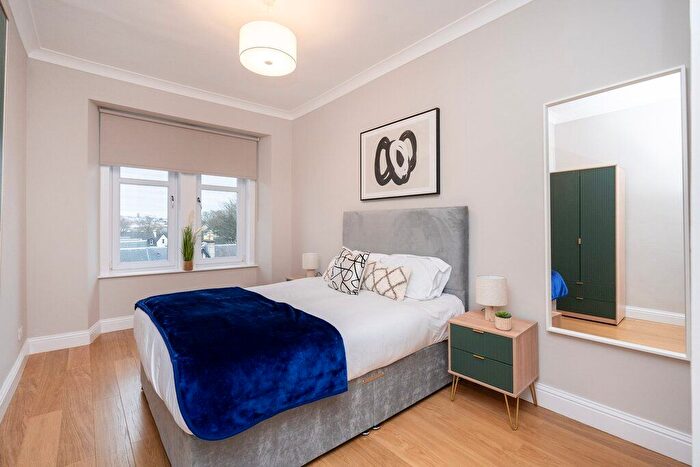 2 Bedroom Flat To Rent In Dumbarton Road, Whiteinch, Glasgow, G14