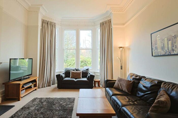 3 Bedroom Flat To Rent In Eaton Crescent, Bristol, BS8