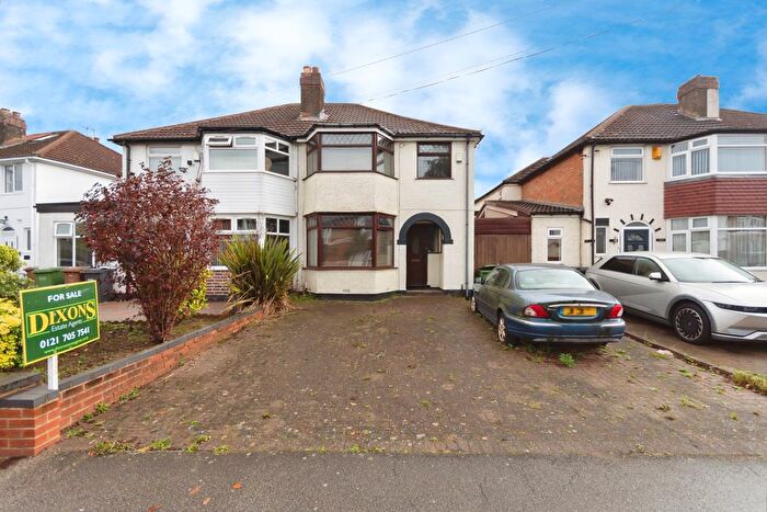 3 Bedroom Semi-detached House For Sale In Richmond Road, Solihull, West Midlands, B92