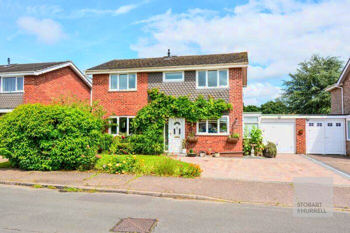 4 Bedroom Link Detached House For Sale In Kings Road, Coltishall, Norfolk, NR12
