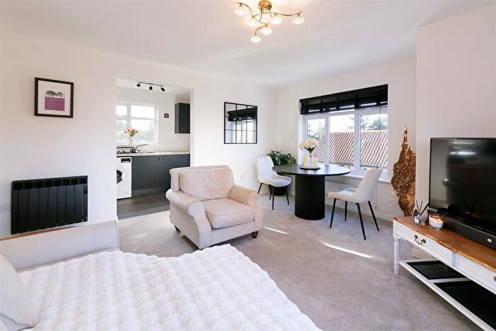 2 Bedroom Flat For Sale In Chartwell Court, Pocklington, York, YO42
