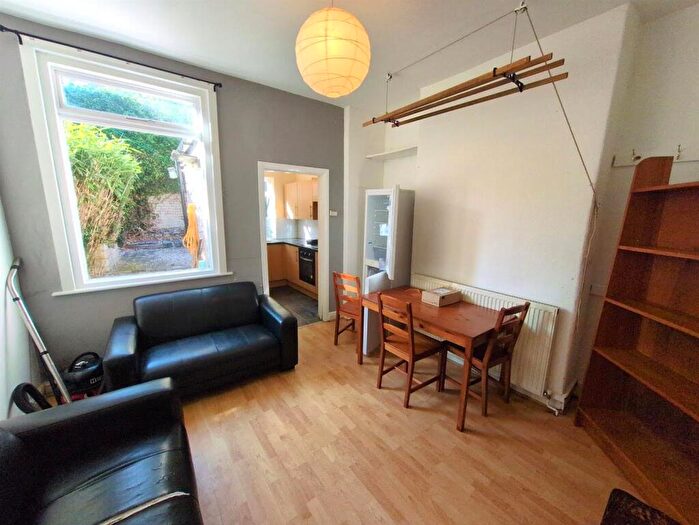 4 Bedroom Semi Detached House To Rent In Springvale Road, Sheffield, S10