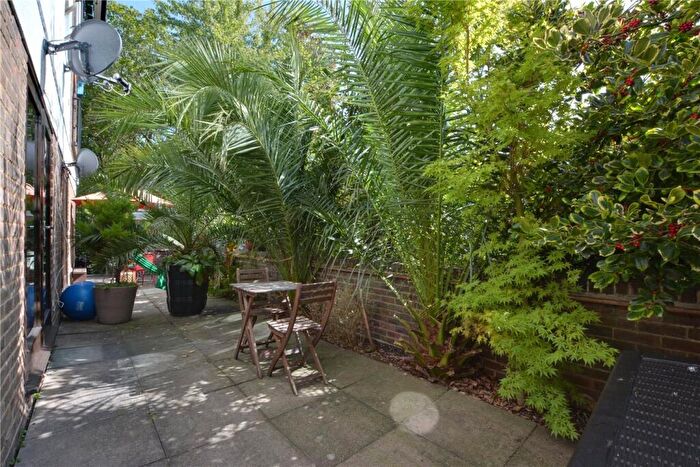 1 Bedroom Apartment For Sale In St. Josephs Vale, Blackheath, London, SE3