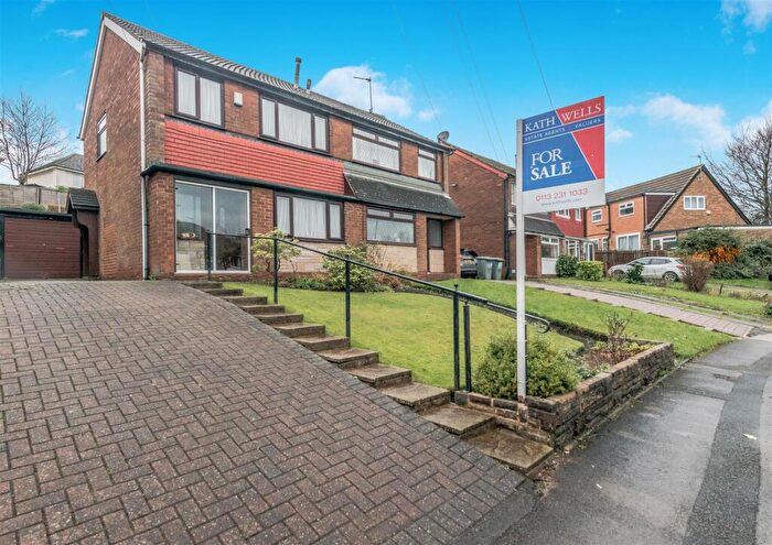 3 Bedroom Semi Detached House For Sale In Wolley Drive, Farnley, Leeds, LS12