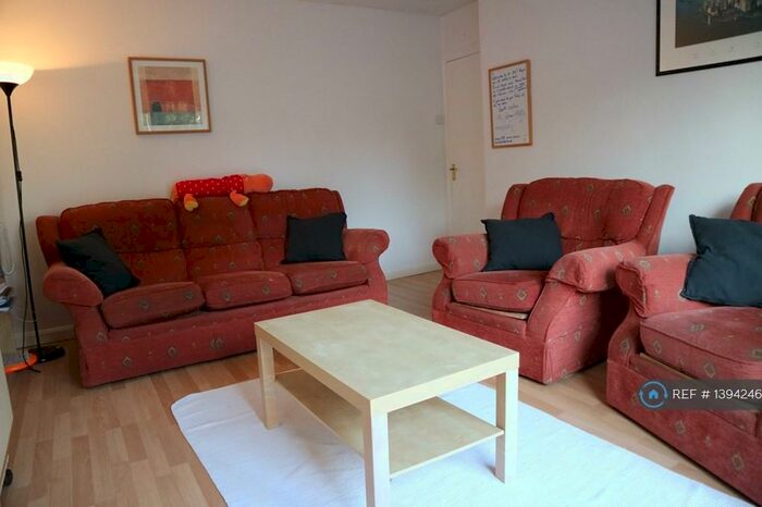 4 Bedroom Semi-Detached House To Rent In Aldershot Road, Guildford, GU2