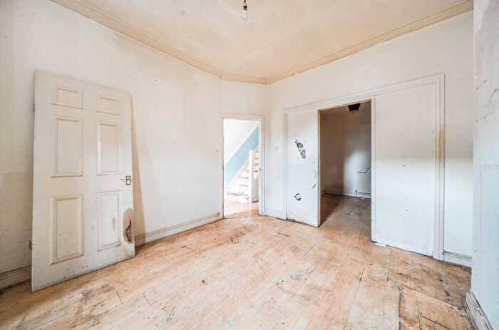 3 Bedroom End Of Terrace House For Sale In Edmund Road, Mitcham, CR4