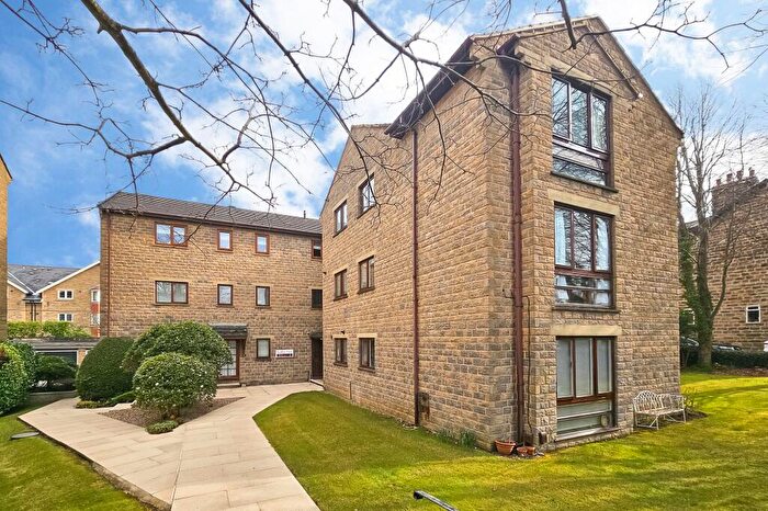 2 Bedroom Apartment For Sale In West End Avenue, Harrogate, HG2