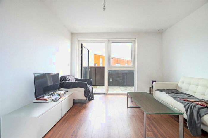 Apartment To Rent In Copenhagen Court, Greenland Place, London, SE8