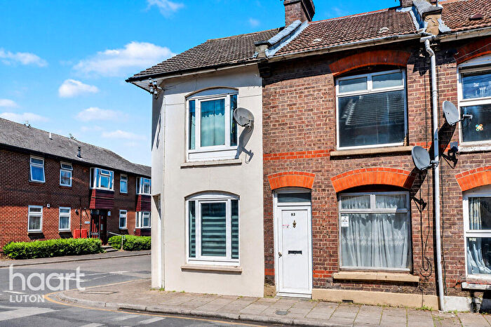 2 Bedroom Terraced House For Sale In Russell Street, Luton, LU1