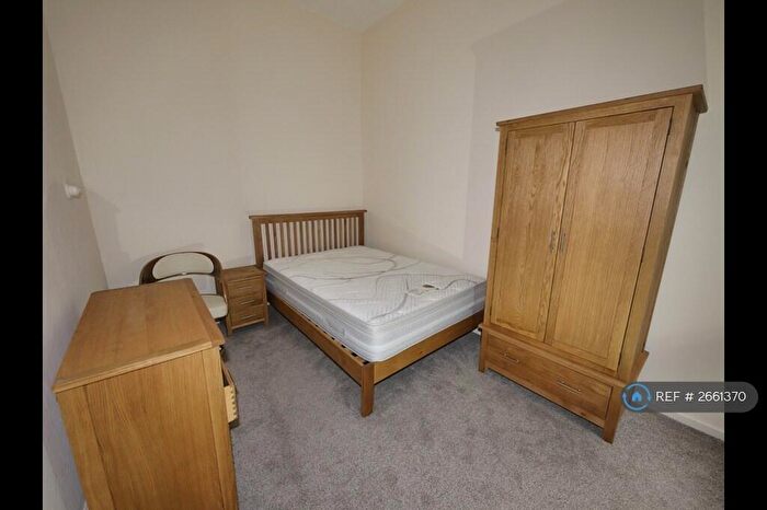 2 Bedroom Flat To Rent In North Hill Road, Leeds, LS6