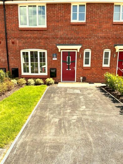 3 Bedroom Terraced House To Rent In Park Close, Royton, Oldham, OL2