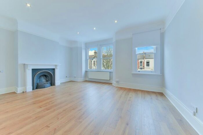 4 Bedroom Flat To Rent In Harlescott Road London, SE15