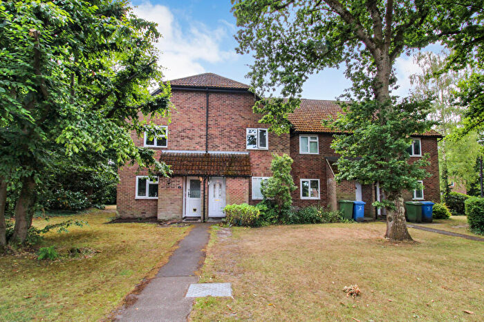 1 Bedroom Maisonette For Sale In Vesey Close, Farnborough, GU14