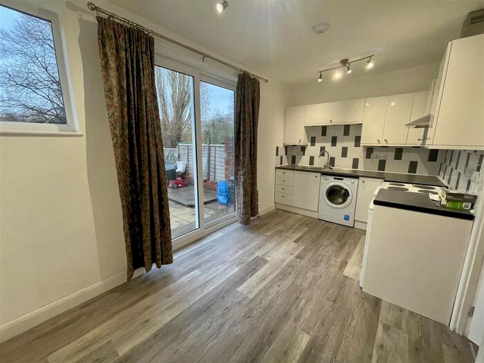 2 Bedroom Property To Rent In Rawdon Avenue, York, YO10