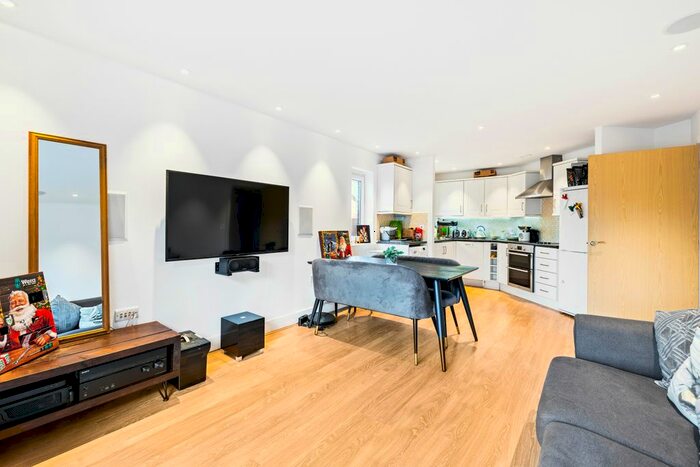 2 Bedroom Flat To Rent In Ref: Gf - Reynolds Avenue, Redhill, RH1