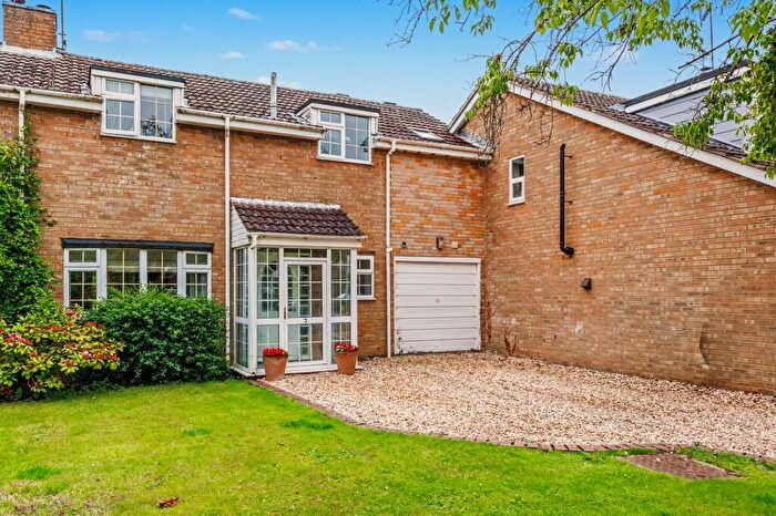 4 Bedroom Terraced House For Sale In Gullivers Close, Horley, OX15