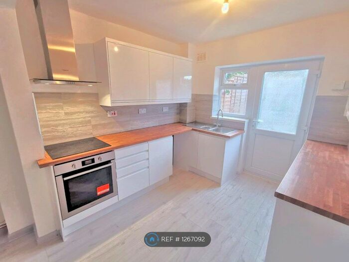 3 Bedroom Terraced House To Rent In Long Nuke Road, Birmingham B31