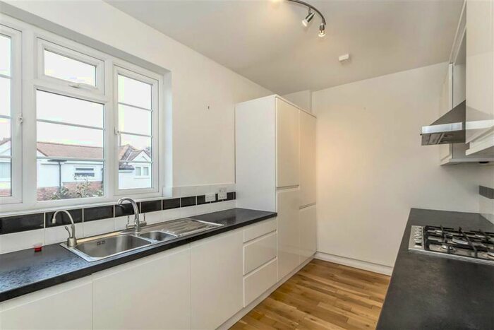 2 Bedroom Flat To Rent In Cambridge Road, Teddington, TW11