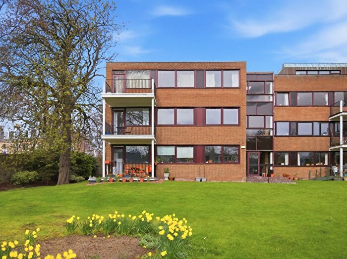 3 Bedroom Flat For Sale In / West Grange Gardens, Edinburgh, EH9
