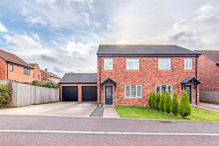 3 Bedroom Semi-Detached House For Sale In Glen Drive, Dinnington, Newcastle Upon Tyne, NE13