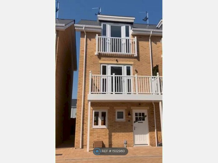 4 Bedroom End Of Terrace House To Rent In New Hampshire Street, Reading, RG2