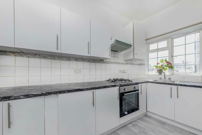 5 Bedroom Flat To Rent In Uxbridge Road, London, W12