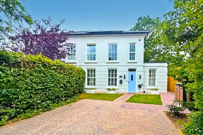 5 Bedroom Semi-Detached House To Rent In Churchill Close, Redhill, RH1