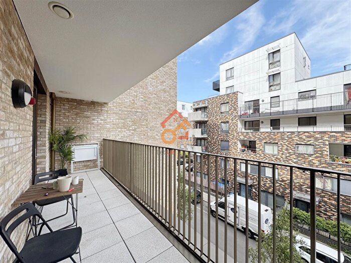 3 Bedroom Flat To Rent In Hodge House, Granville Road, London, NW6