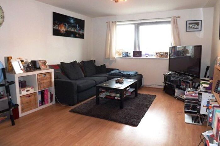 1 Bedroom Flat To Rent In Main Avenue, Enfield, EN1
