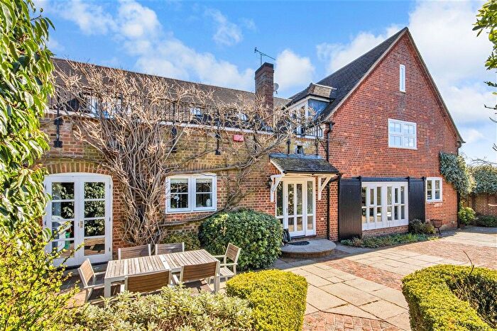 4 Bedroom Link Detached House For Sale In Shipbourne Road, Tonbridge, Kent, TN11