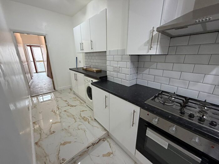2 Bedroom Flat To Rent In Ashford Road, London, E6