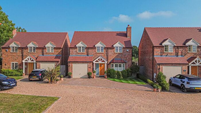 4 Bedroom Detached House For Sale In Cut Throat Lane, Hockley Heath, B94