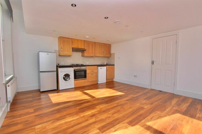 2 Bedroom Flat To Rent In Stoke Newington High Street, London, N16