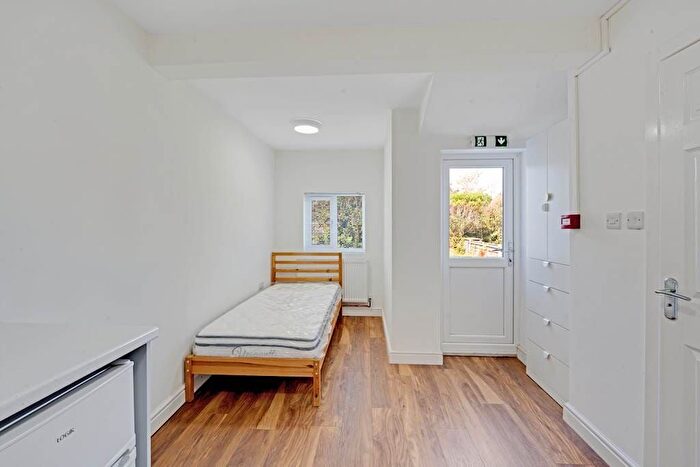 Studio To Rent In The Grove, Greenford, UB6