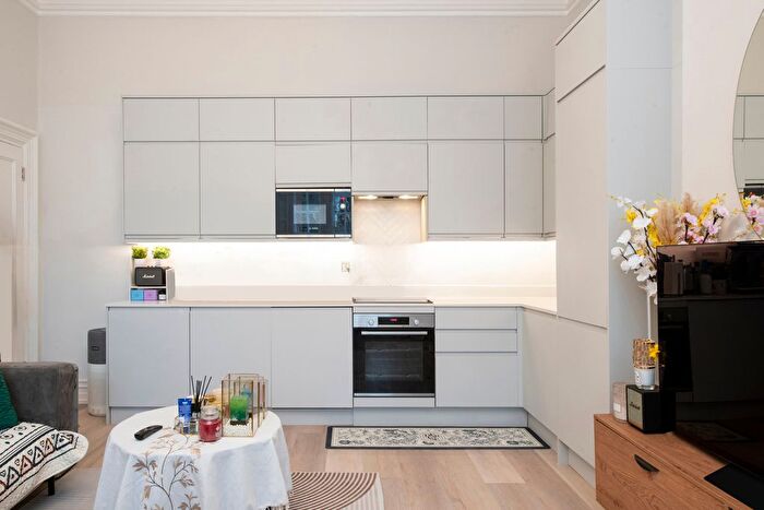 2 Bedroom Flat To Rent In Netherhall Gardens, Hampstead, NW3