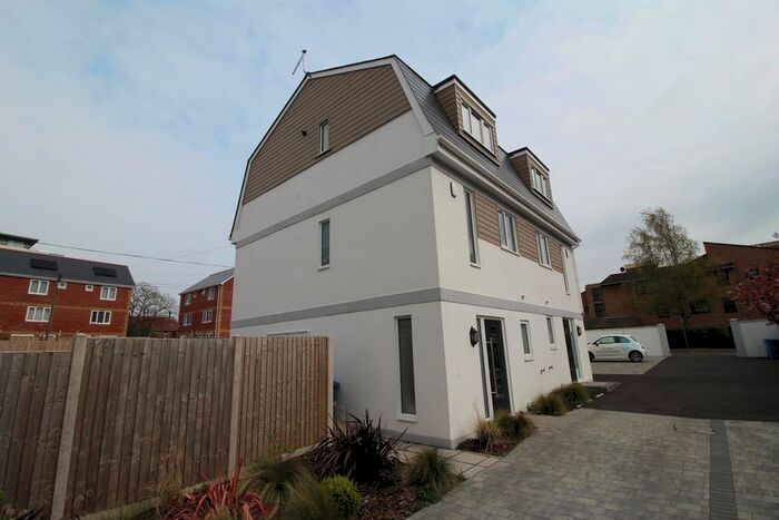 3 Bedroom Town House To Rent In Seldown Lane, Poole, BH15