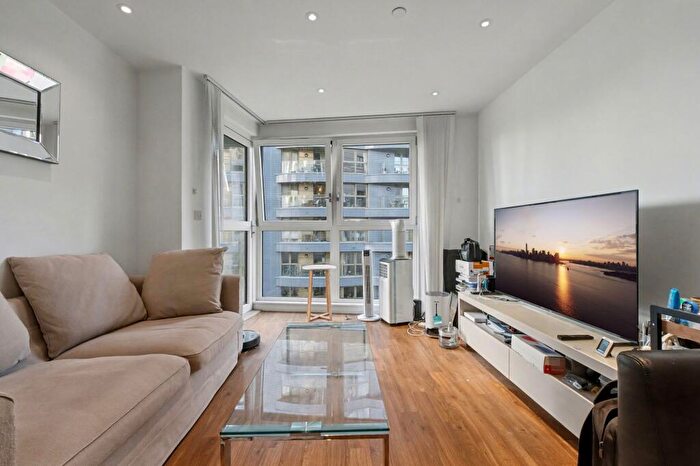 1 Bedroom Apartment To Rent In Queensland Road, London, N7