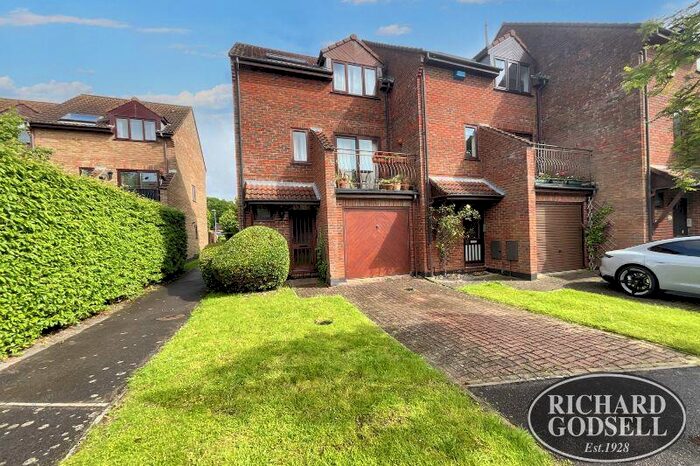 4 Bedroom Town House For Sale In Mudeford Christchurch, BH23