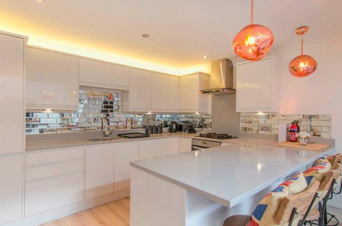 1 Bedroom Flat To Rent In Hardinge Street, Wapping, London, E1