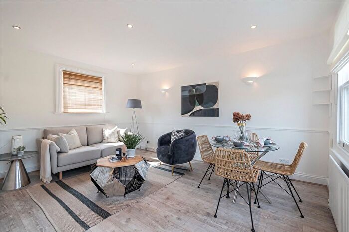 2 Bedroom Maisonette To Rent In Underhill Road, East Dulwich, London, SE22