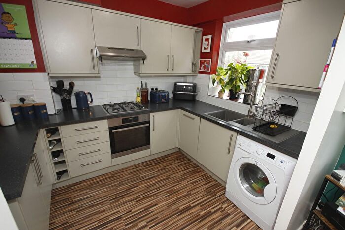2 Bedroom Maisonette To Rent In Fairby Road, London, SE12